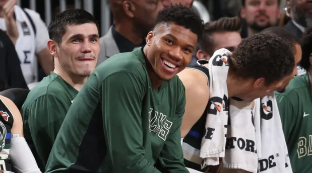 九游娱乐-字母哥新星夺冠表现突出，瑞士队前途光明！比赛高潮迭起的简单介绍