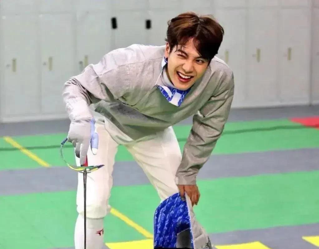 九游游戏平台-Ming重返赛场，表现优异首场状态出色，巴黎圣日耳曼观众沸腾！赢得满堂喝彩的简单介绍