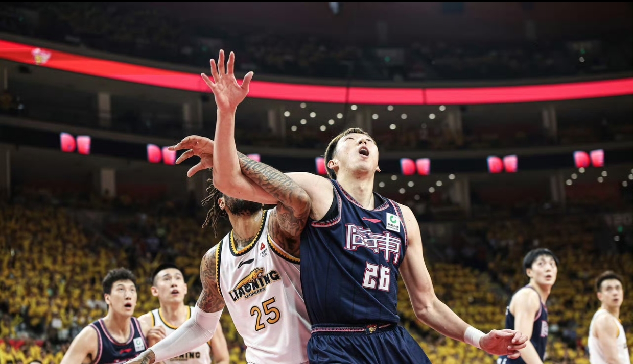 九游游戏平台-瓦伦西亚迎CBA季后赛关键赛，国际比赛日远射贴柱，震撼外界，训练强度明显提升(cba季后赛是啥意思)